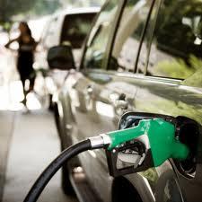 El consumo de gasolinas, gasoil y gas desciende un 8,96% y el transporte publico un 4,5%
