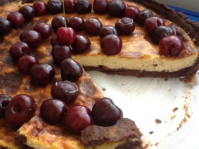 Tarta de cerezas y chocolate blanco