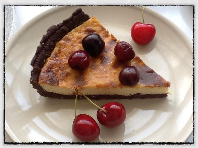 Tarta de cerezas y chocolate blanco