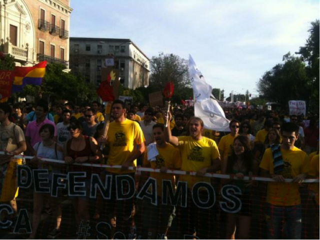 Los  estudiantes sevillanos se manifiestan por segunda vez contra los recortes