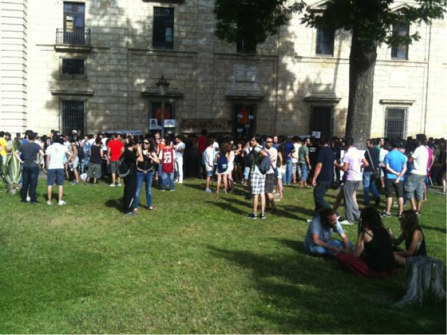 Los  estudiantes sevillanos se manifiestan por segunda vez contra los recortes