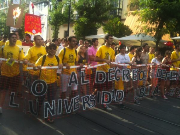 Los  estudiantes sevillanos se manifiestan por segunda vez contra los recortes