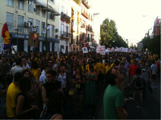 Los  estudiantes sevillanos se manifiestan por segunda vez contra los recortes