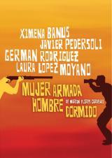 Mujer armada hombre dormido