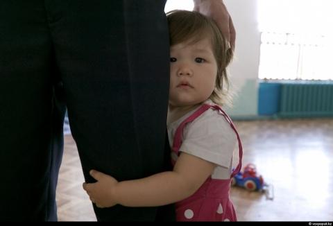 Amores de Barras: Niños de Madres Reclusas en Kazajastán