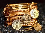 Alex invitan crear Cóctel Pulseras colección Mensajes.