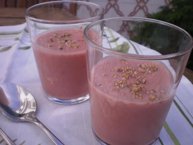 GAZPACHO DE CEREZAS CON AJONJOLI