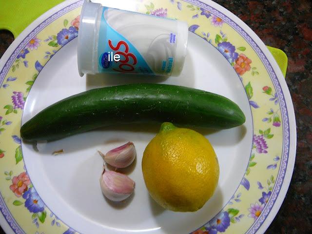 Salsa de yogur, pepino y ajo