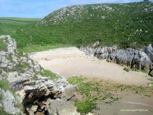 Playa de Cuevas de Mar, en Llanes: Cala margen derecho