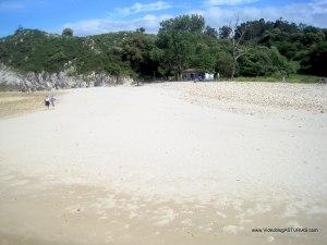 Playa de Cuevas de Mar, en Llanes: Fondo playa