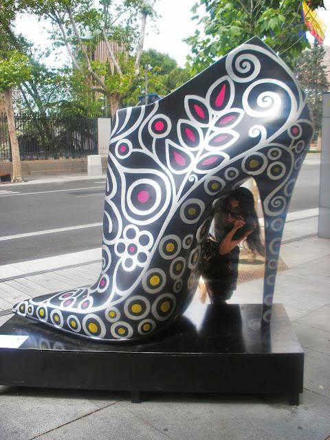 Madrid Sunday Shopping: Shoe Street Art