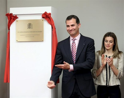 Dña. Letizia en el Instituto Cervantes en Cracovia. Analizamos su look