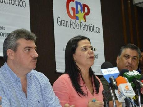 Presidente Chávez es postulado por 11 organizaciones políticas.