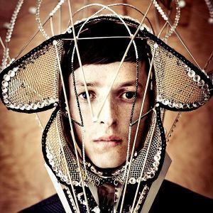 Totally Enormous Extinct Dinosaurs – Trouble