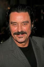 Ian McShane enseñará a bailar