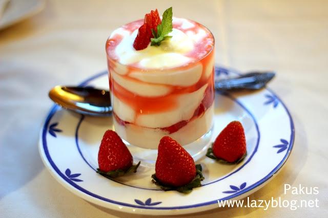 Postre especial: falso tiramisú de fresas confitadas