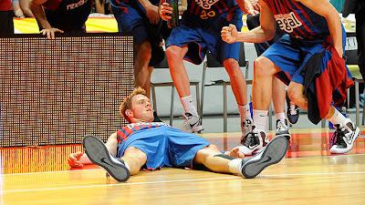 Lorbek y Wallace recuperan a un Barça modélico que fuerza el quinto partido en el Palau (75-81)