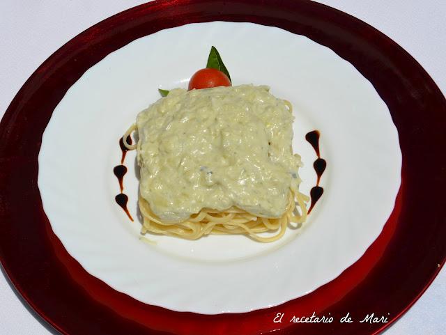 ESPAGUETIS CON CREMA DE QUESO AZUL