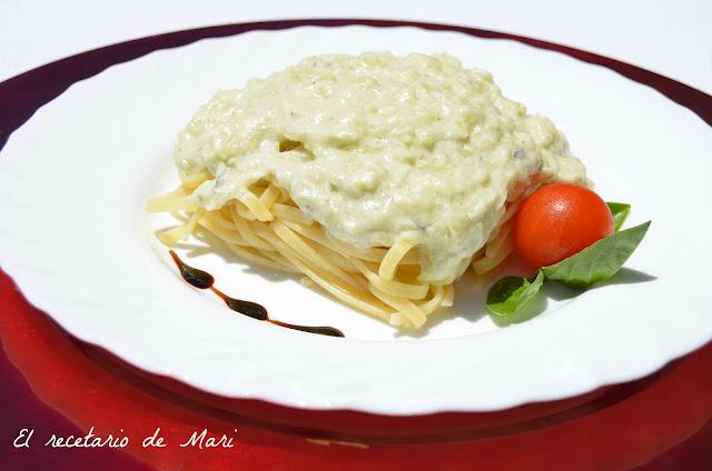 ESPAGUETIS CON CREMA DE QUESO AZUL