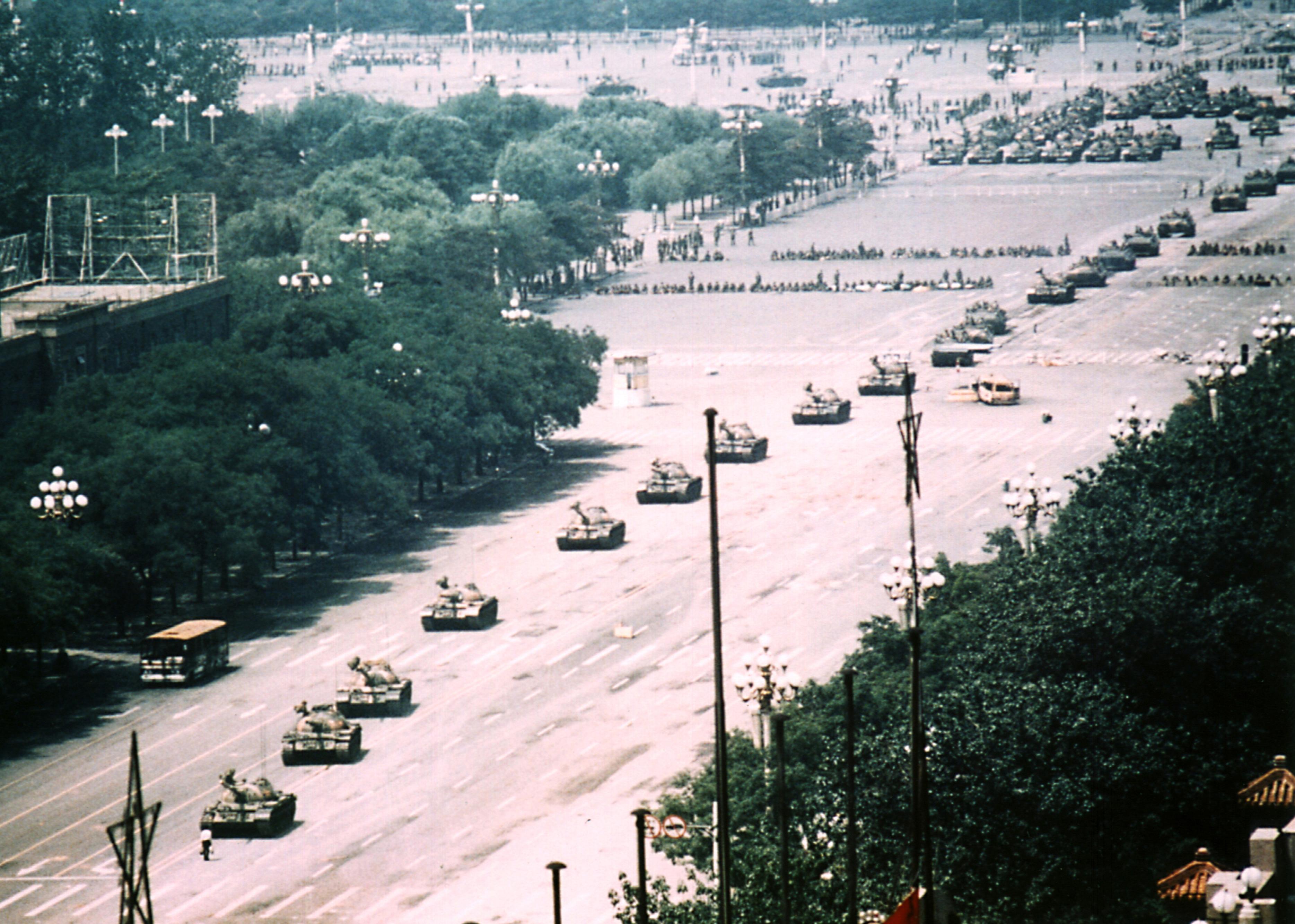23 años de la matanza de la plaza de Tiananmen y el valor de 1 persona