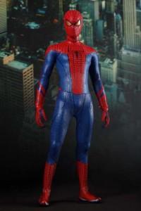 Imagen de la figura de Hot Toys del Spidey de The Amazing Spider-Man