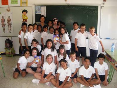 Las escritoras Ana Pomares y Maribel Romero con el Grupo Leo en el Colegio Antonio Bonny de El Campello