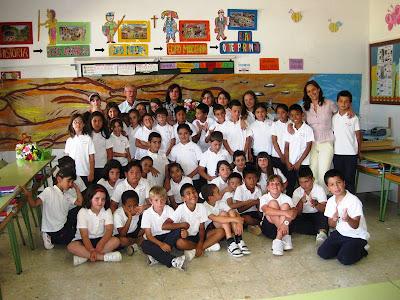 Las escritoras Ana Pomares y Maribel Romero con el Grupo Leo en el Colegio Antonio Bonny de El Campello