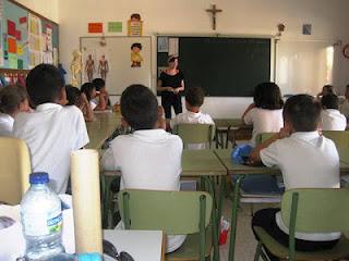 Las escritoras Ana Pomares y Maribel Romero con el Grupo Leo en el Colegio Antonio Bonny de El Campello