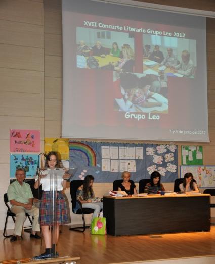 Ana Pomares en la  entrega de premios del XVII Concurso Literario Grupo Leo 2012