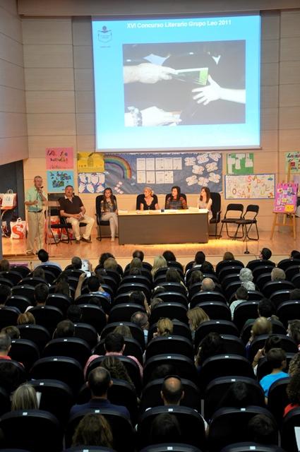 Ana Pomares en la  entrega de premios del XVII Concurso Literario Grupo Leo 2012