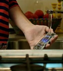 Sony presenta el Xperia Go, smartphone resistente al agua y a los golpes
