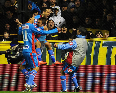 Arsenal goleó a Boca y se ilusiona con el campeonato