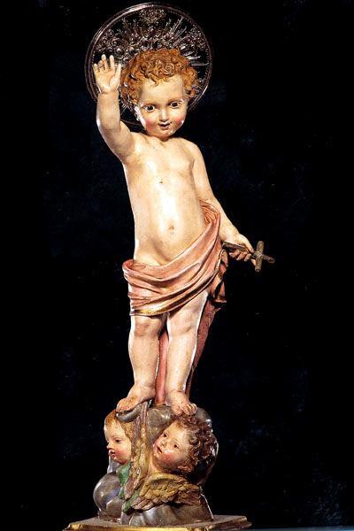 Niño Jesús de pie y bendiciente.