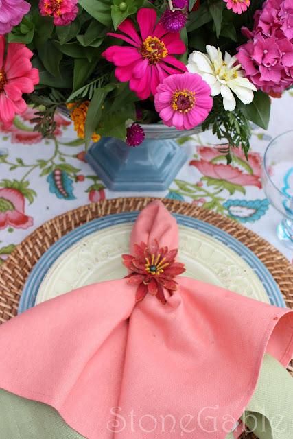 una mesa para las largas noches de verano