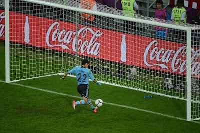 Casillas salva a una España encogida que llega a cuartos ganando a última hora a Croacia (0-1)