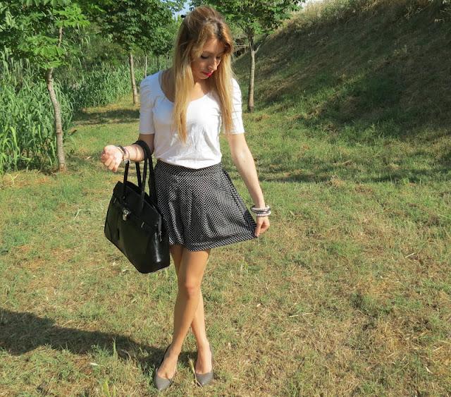 Dots in Black and White