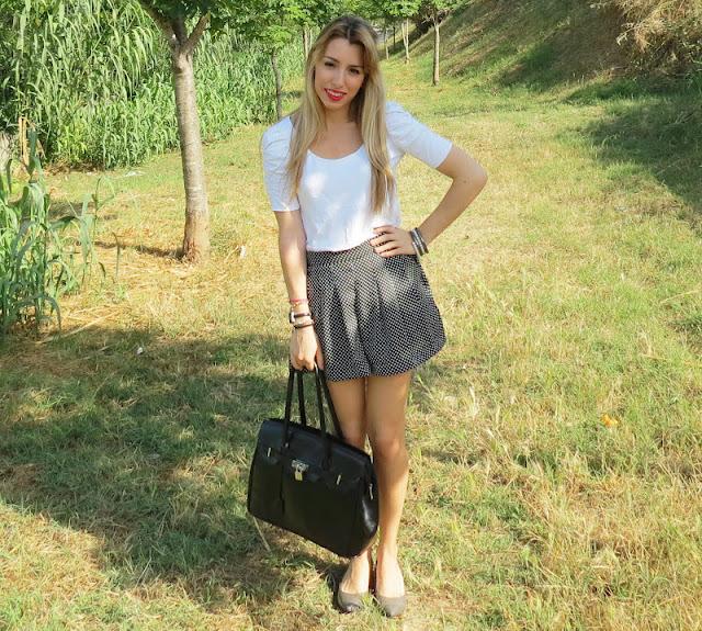 Dots in Black and White