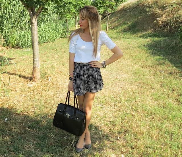 Dots in Black and White