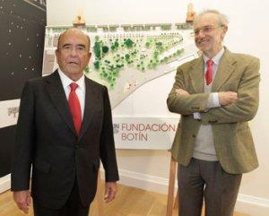 Emilio Botín y Renzo Piano junto a una maqueta del Centro de Arte Botín en la sede de la Fundación. Foto: Fundación Botín