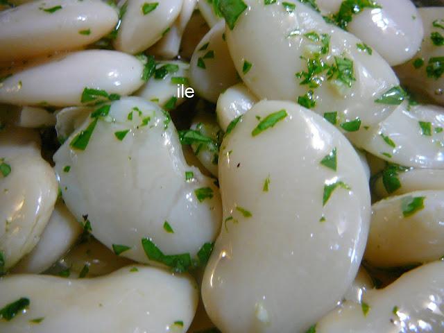 Porotos o judiones en aceite con ajo y perejil