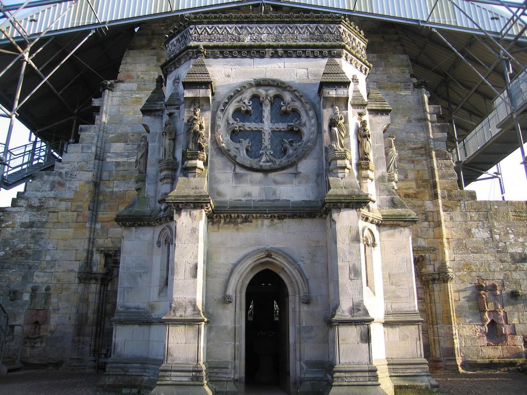 Entrada a la capilla de Rosslyn, Escocia