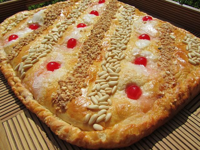 Coca empanada  de San Juan