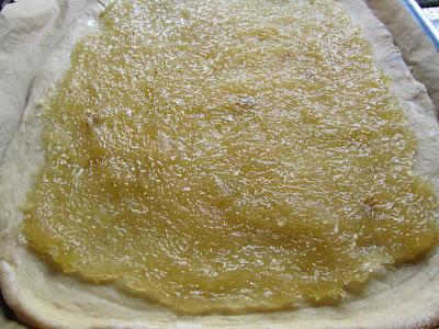 Coca empanada  de San Juan