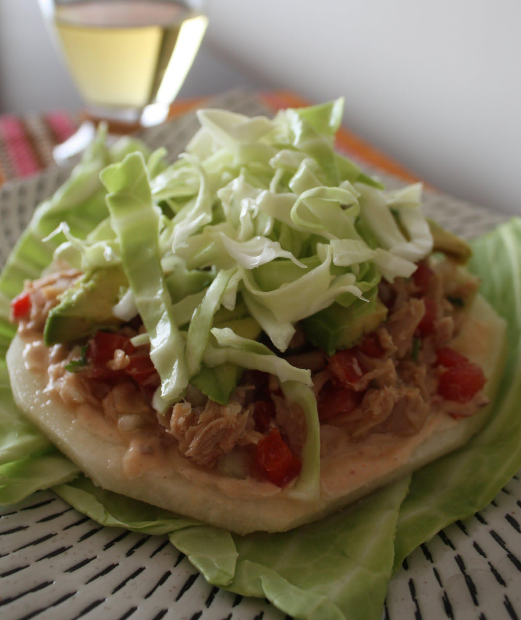 Tostadas de jícama con atún