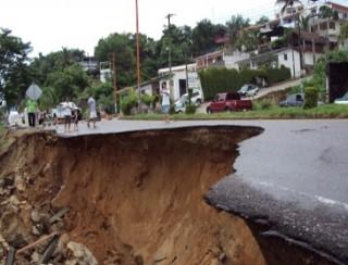 Restablecidas en Oaxaca carreteras dañadas por el huracán carlotta