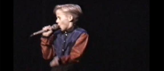 ryan-gosling-cantando-a-lo-michel-bolton-y-bailando-c-c-factory-con-10-anos