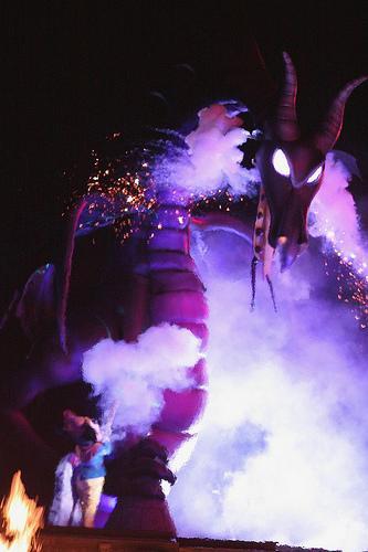 Fantasmic! - The new dragon and Mickey Mouse