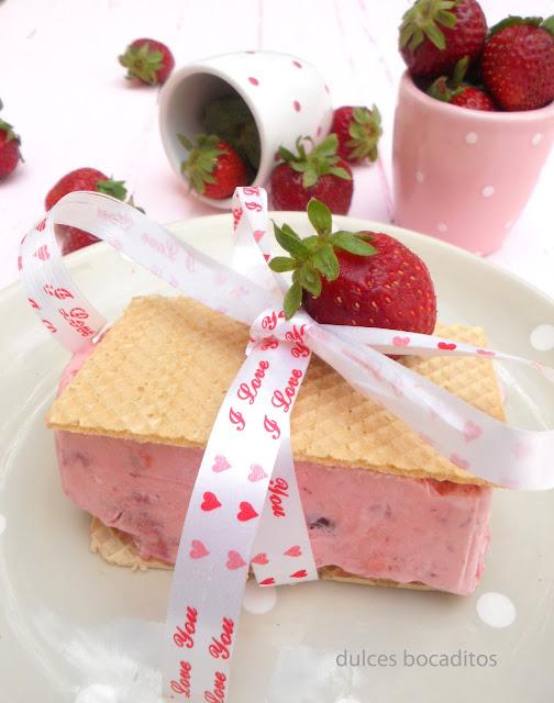 SANDWICH DE FRESAS Y YOGUR