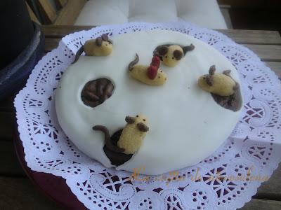 Tarta de chocolate con ratones de mazapán