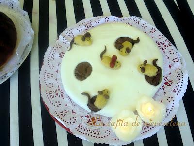 Tarta de chocolate con ratones de mazapán